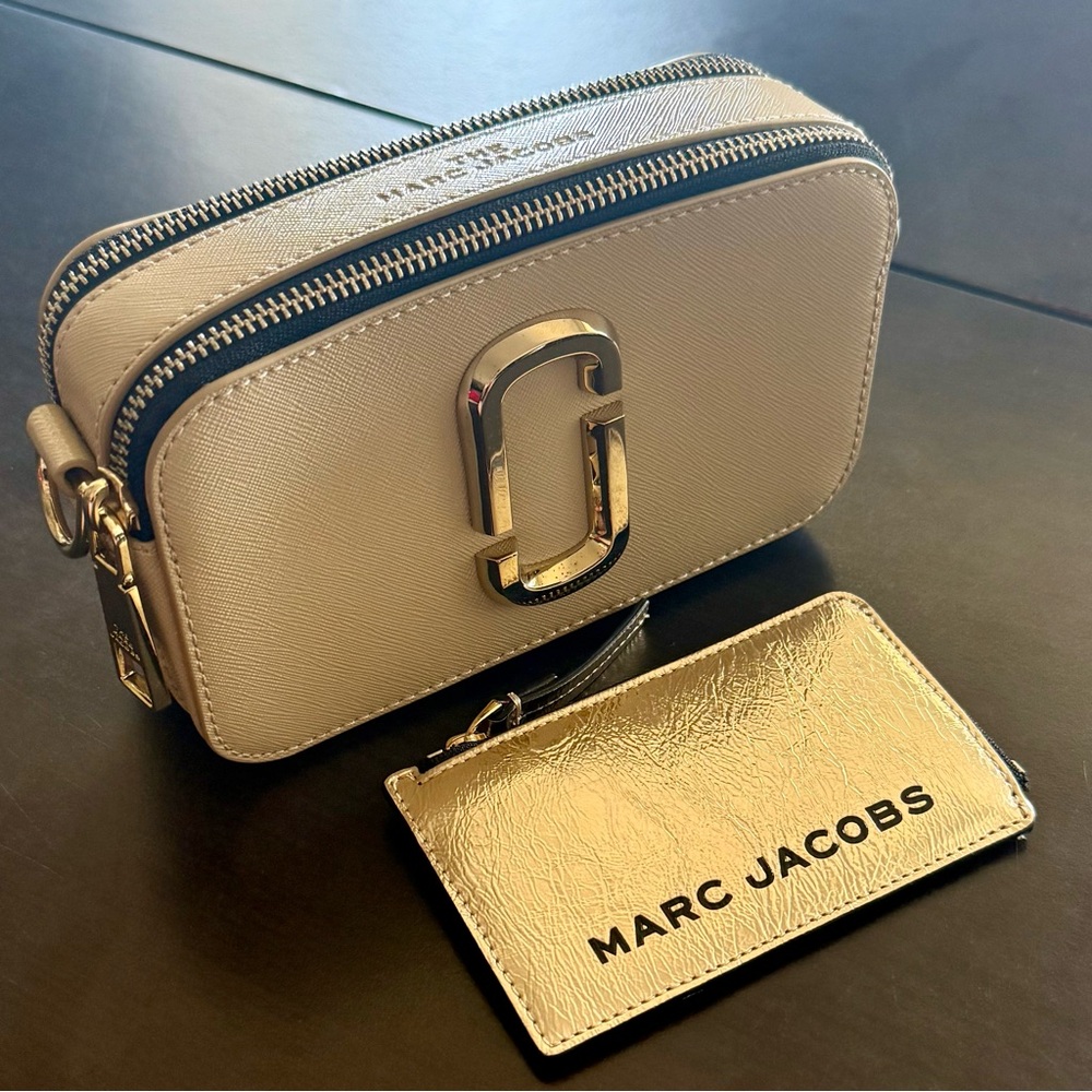 The Snapshot DTM in Khaki MARC JACOBS